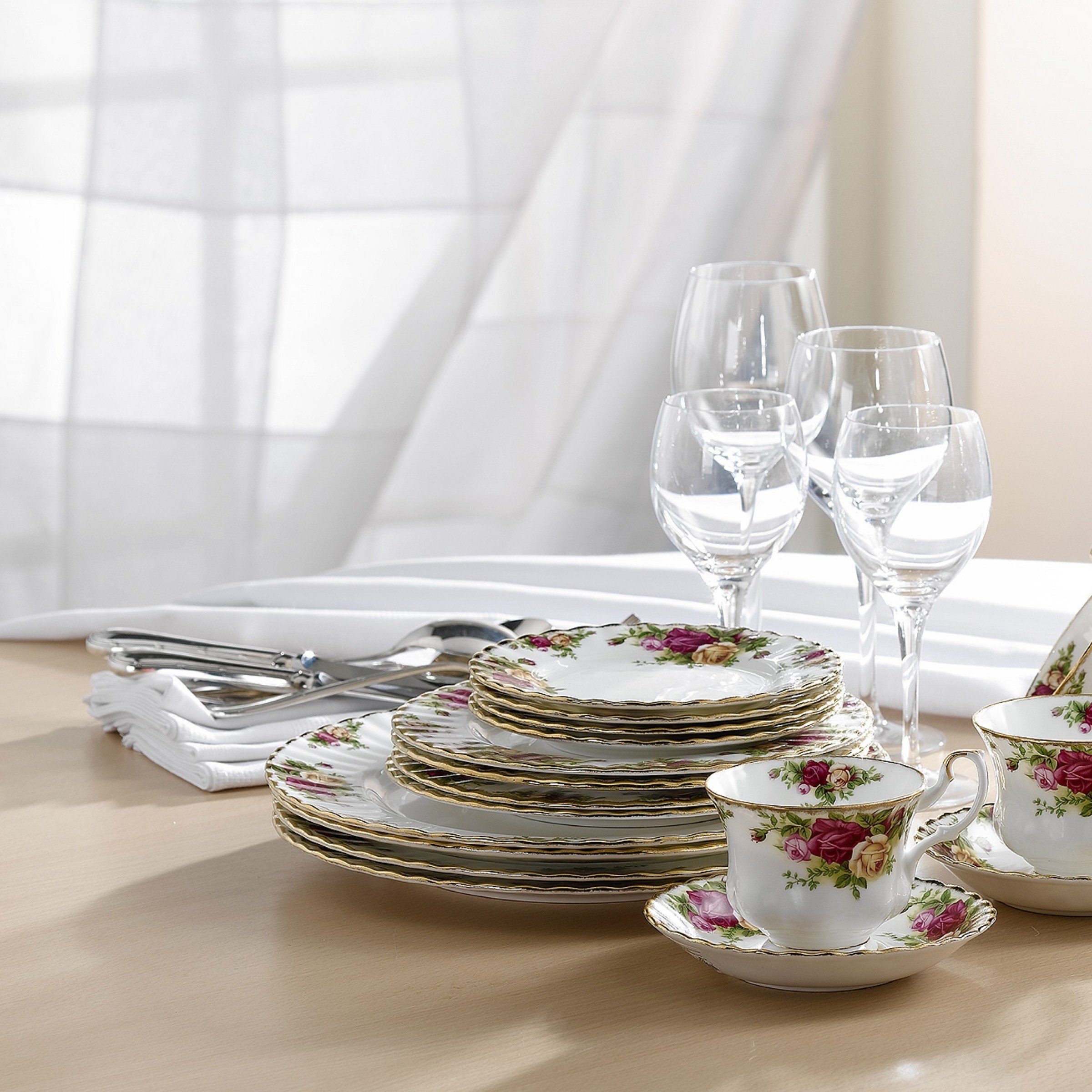   Old Country Roses 皿 4枚　20㎝ Royal Albert Old Country Roses 20 Piece Set | Chinasearch